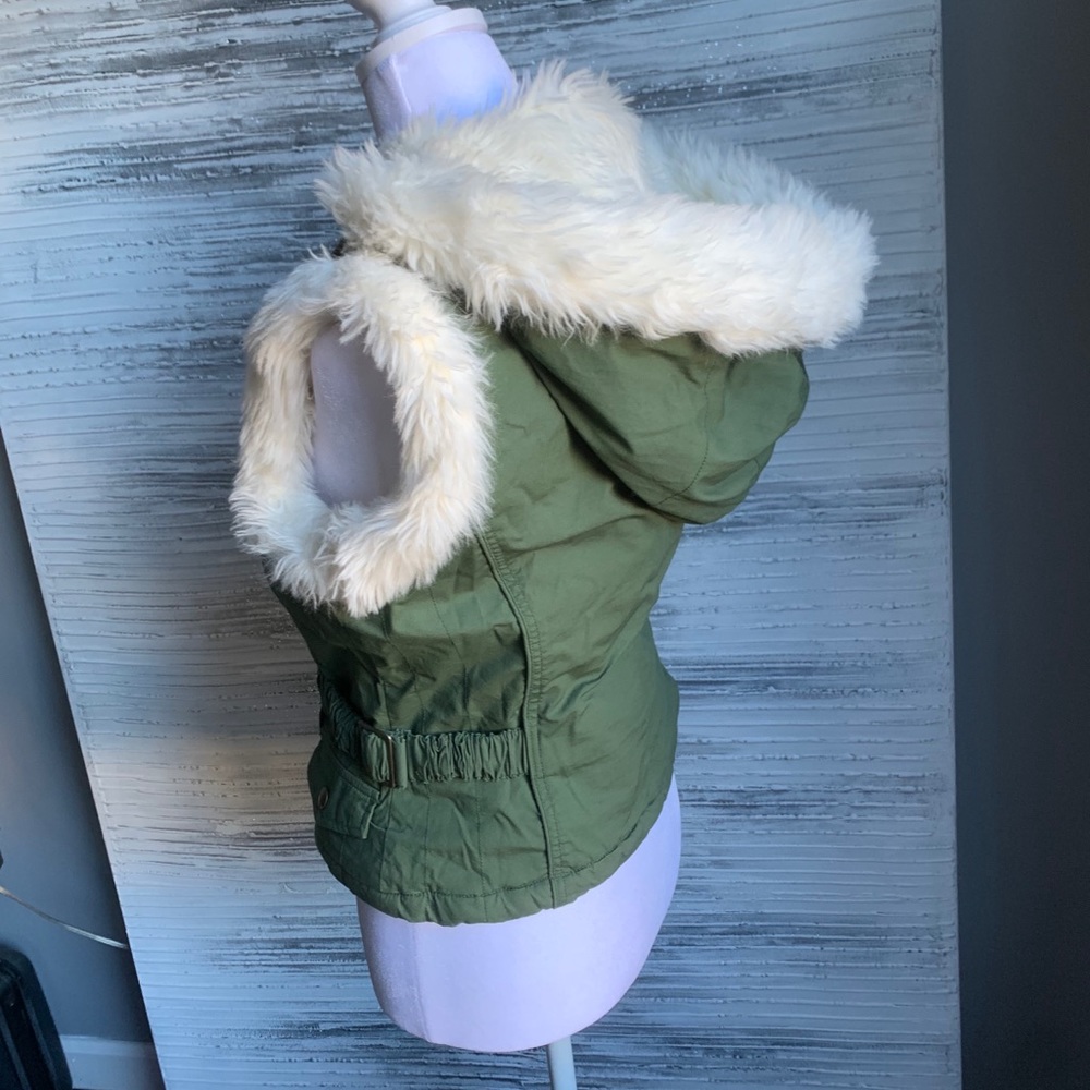 Vest with fur hoodie.